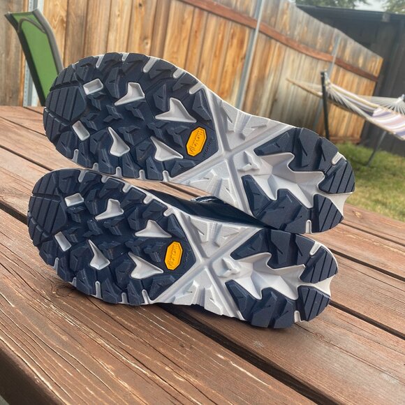 NEW - Hoka Anacapa Mid GTX - Women's size 9 - Picture 4 of 4